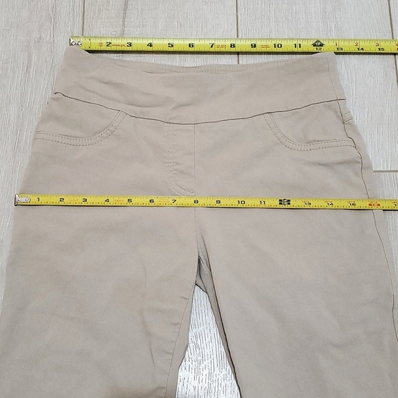 Ruby Rd. PULL ON STRETCH CAPRIS, Sz 4P, BEIGE, RAYON/NYLON/SPANDEX - Picture 3 of 9